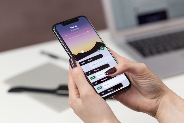 Využití mobilních aplikací pro sledování a správu univerzitních úkolů